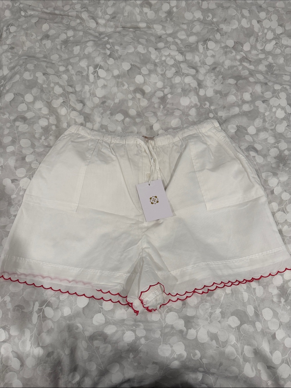 Wayf White High-Waist Scalloped-Hem Shorts with Red Trim